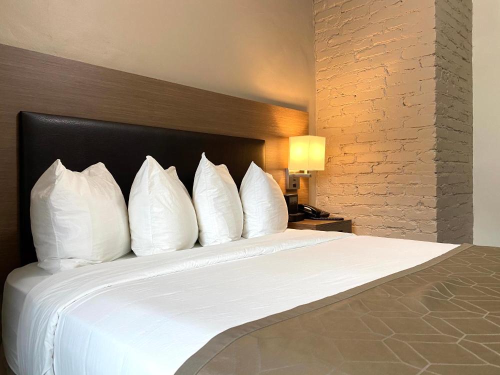 Queen Suite interior